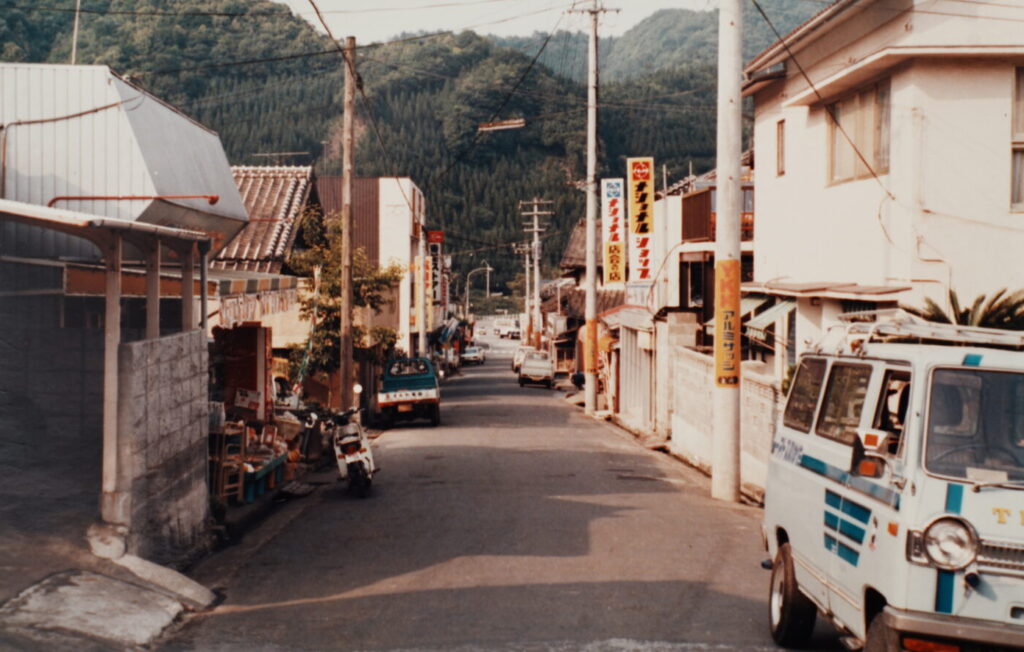 久留須商店街（昭和５5年）｜直川村誌より抜粋 by 直川ナビ