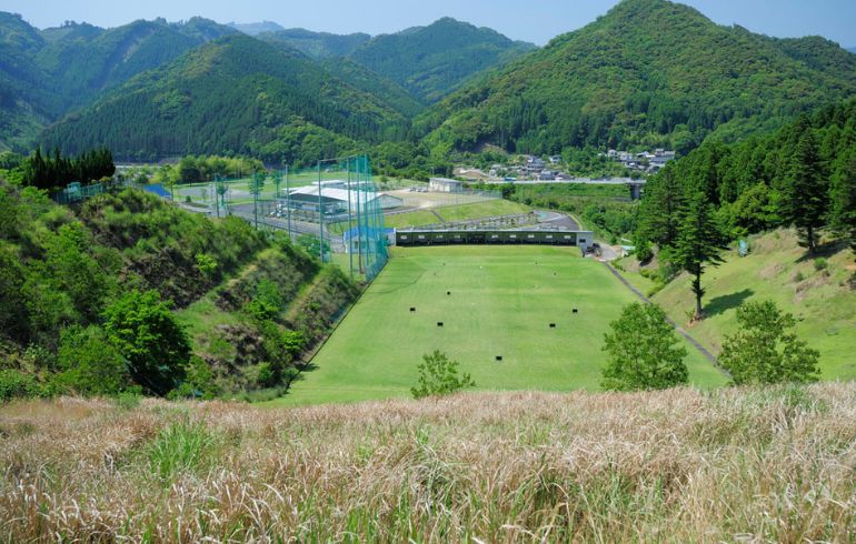 直川カントリー倶楽部の練習場の上からの画像